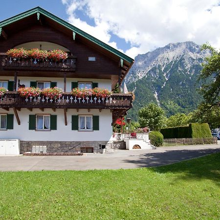Gaestehaus Sonnenheim Міттенвальд Екстер'єр фото