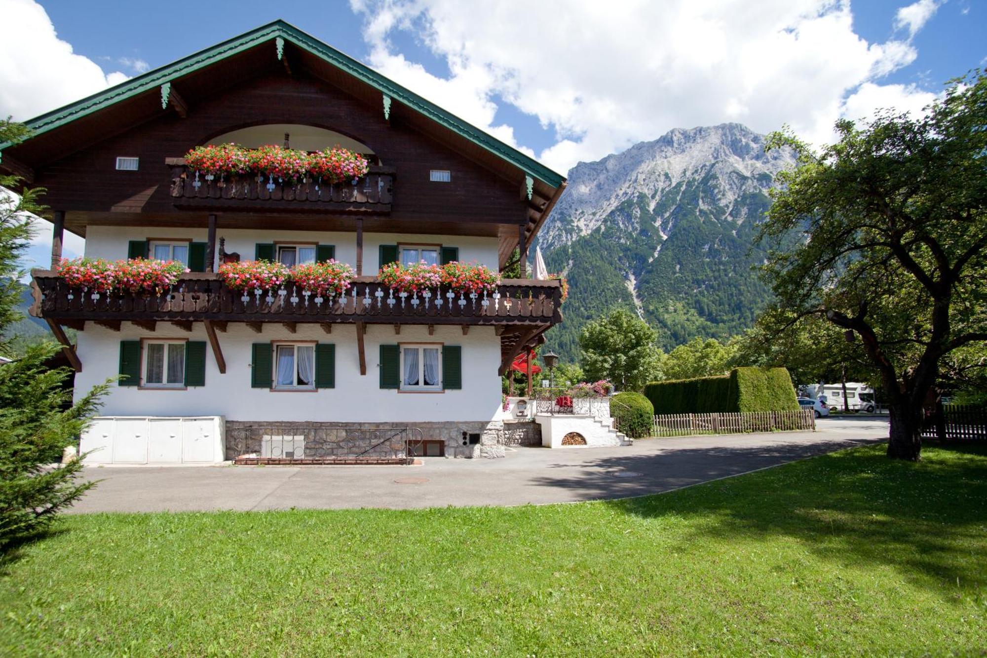 Gaestehaus Sonnenheim Міттенвальд Екстер'єр фото